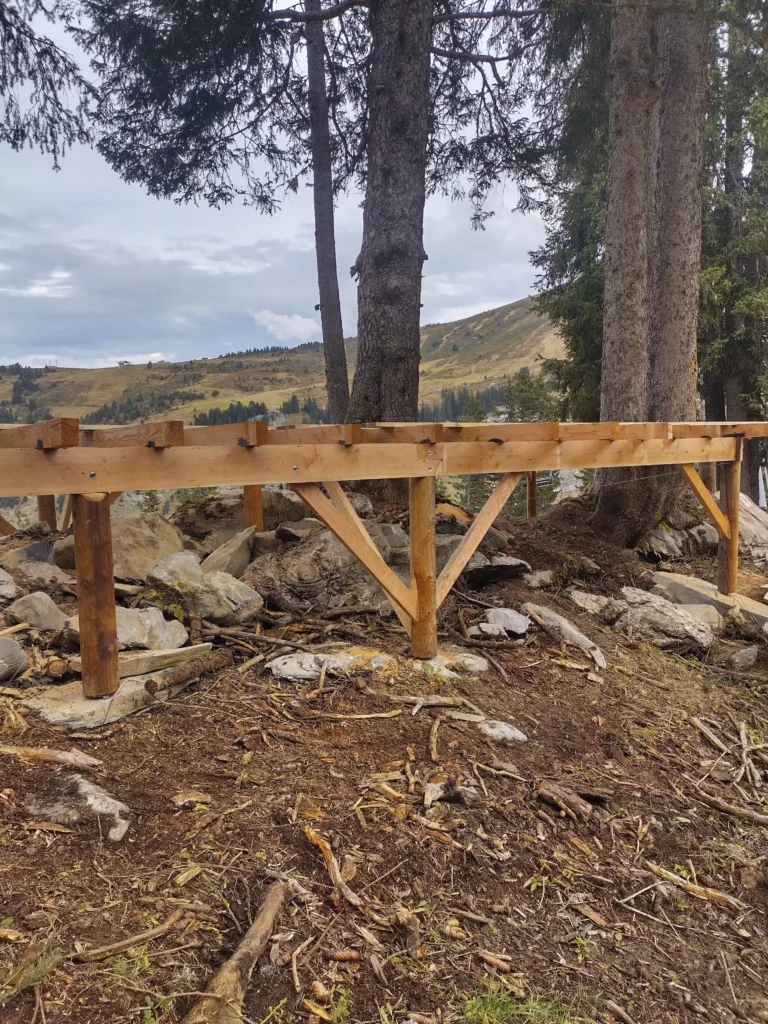 Une nouvelle terrasse sur mesure dans le snowpark du Stash à Avoriaz